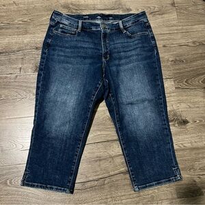 St. John’s Bay Women’s Capri Jeans 16W Medium Wash Stretch Denim 20.5” Inseam